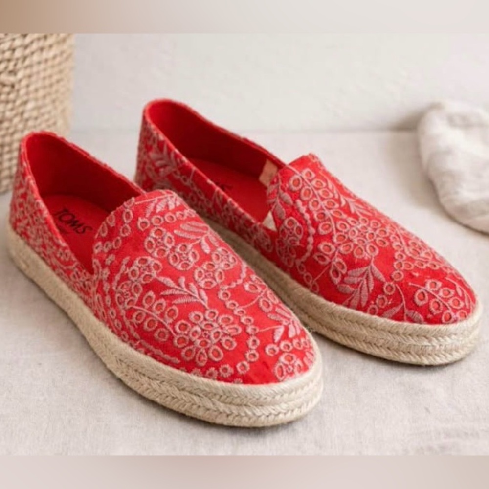TOMS Red Embroidered Floral Espadrilles | Rope Sole Slip-On, Size 9.5 NEW